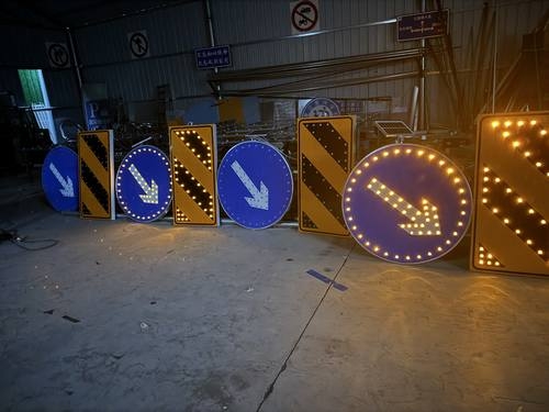 厦门厦门河南太阳能自发光交通路标牌厂家